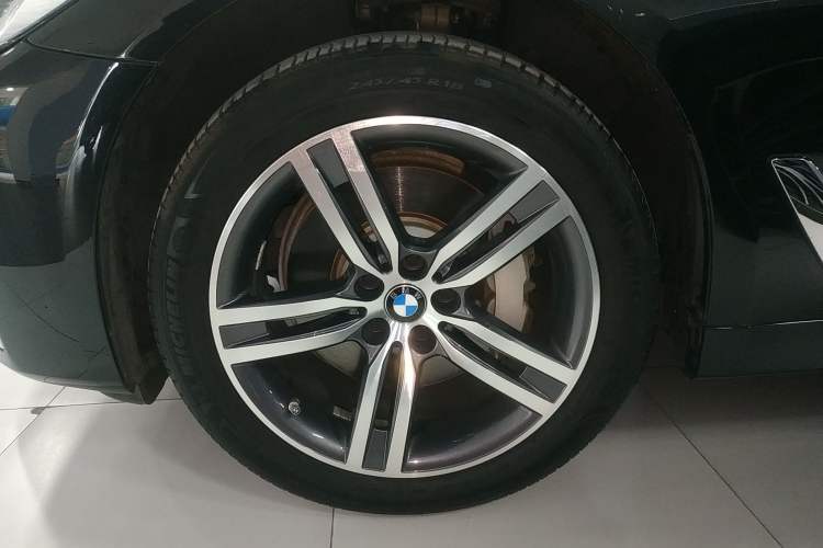 Used BMW 5 Series 2023 530Li Leading Edition Luxury Package Left Front Wheel Hub