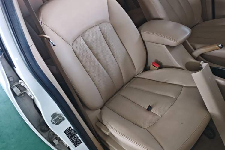 Used Baojun 730 2016 1.5L Manual Comfort Version 7 Seats China V Emission Standard Right Front Seat