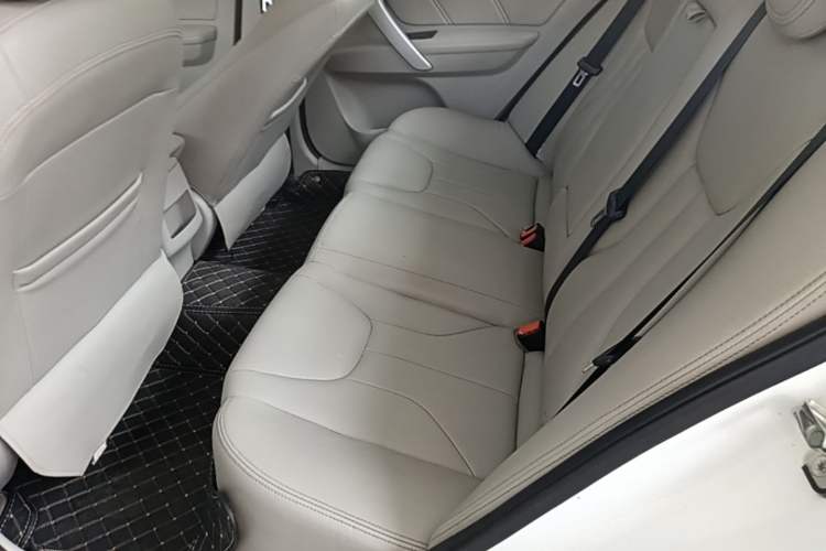 Used Geely Auto Emgrand 2016 Sedan 1.5L CVT Luxury Model