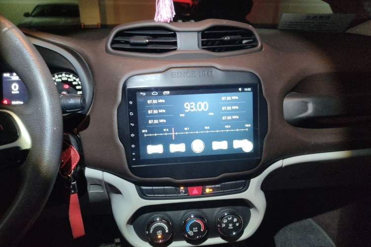 Used Jeep Renegade 2016 1.4T Automatic High-Energy Version Audio And AC Panel