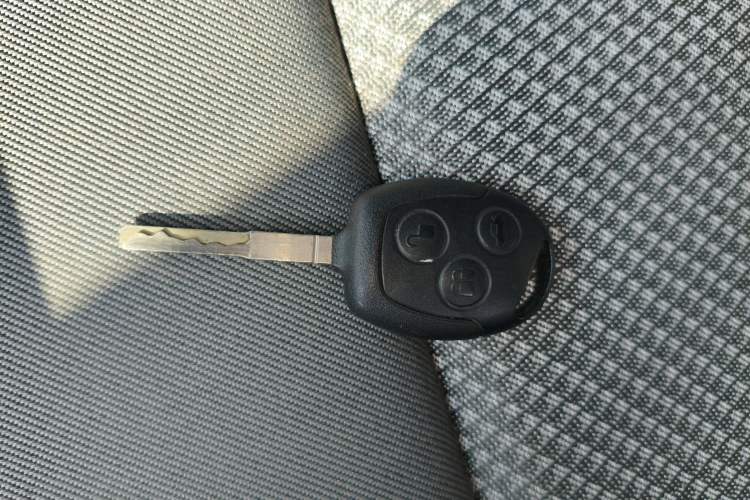 Used Ford Transit 2020 2.0T Diesel Multi-Function Commercial Vehicle Mid-Chassis Low-Roof Design with Dual Rear Doors Meeting China VI Emission Standards