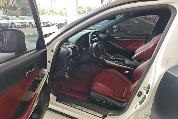 Used Lexus IS 2015 200t F SPORT
