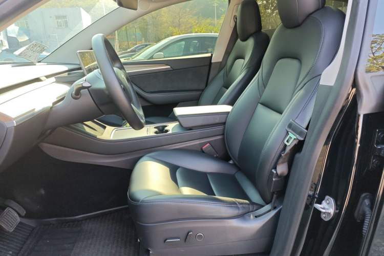 Used Tesla Model Y 2022 Long-Range All-Wheel-Drive Version