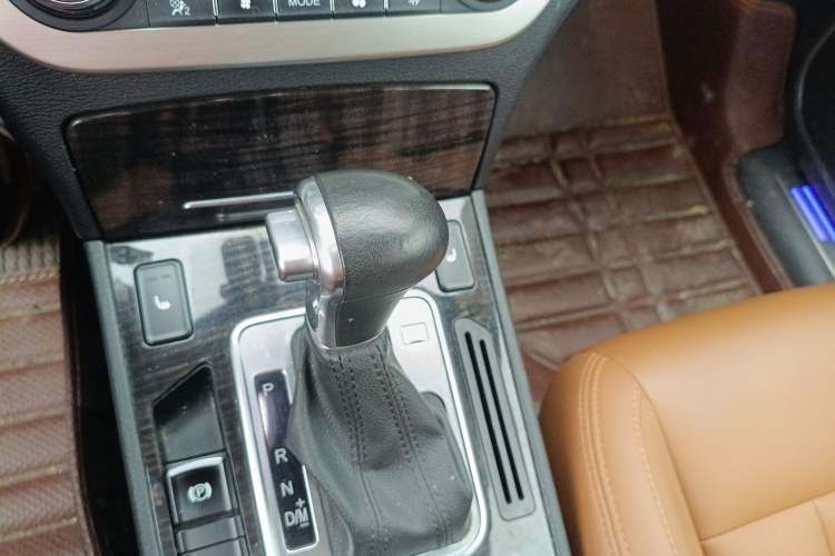 Used Haval H6 Coupe 2015 Blue Label 2.0T Automatic Two-Wheel Drive Prestige Model Gear Lever