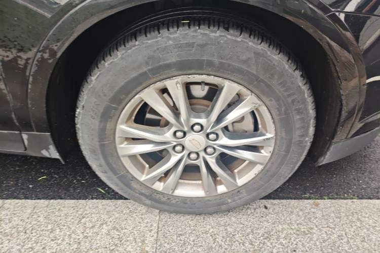 Used Cadillac XT5 2020 Revised Version 28T Luxury Edition Right Front Wheel Hub