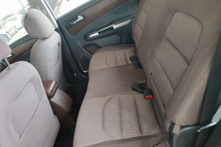 Used Haima V70 2016 2.0L Manual - Comfort Edition 5 Seats
