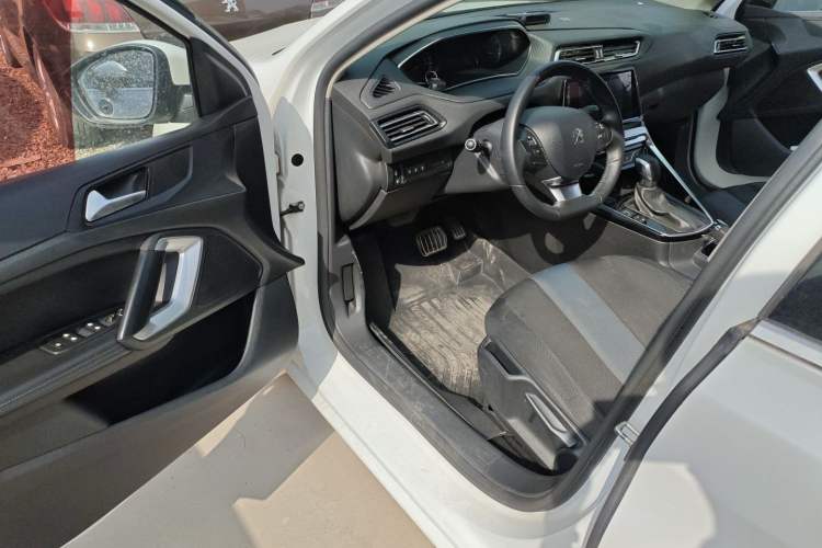 Used Peugeot 308 2019 1.6L Automatic Luxury Version China V Standard Driver Seat