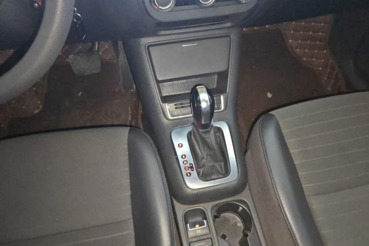 Used Volkswagen Tiguan 2015 1.8TSI Automatic Two-Wheel Drive Trend Edition Gear Lever