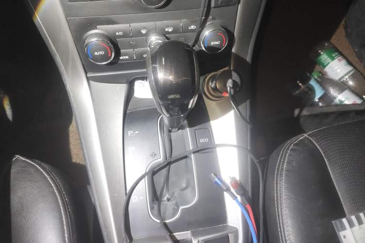 Used Chevrolet Captiva 2015 2.4L 4x4 Flagship Edition 7-Seater Gear Lever