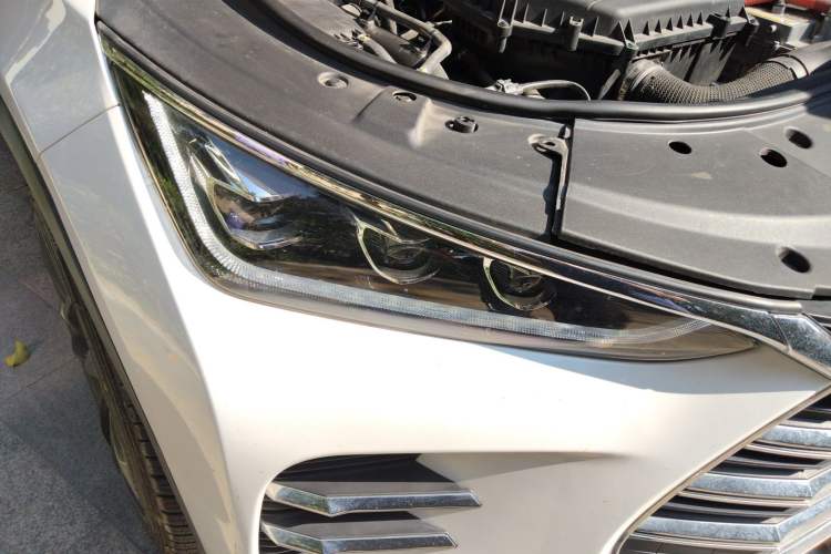 Used BYD Tang New Energy 2018 DM 2.0T All-Wheel Drive Smart Connectivity Luxury Model 7 Seats China V Emission Standard