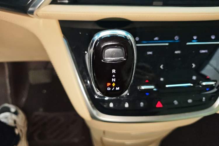 Used Buick GL8 2022 ES Land Cruiser 653T Luxury Model
