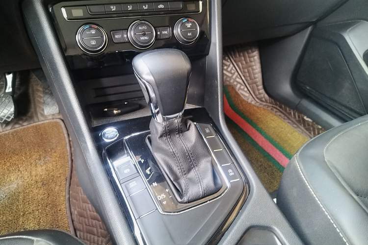 Used Volkswagen Tiguan L 2019 Updated Version 330TSI Automatic Two-Wheel Drive Panoramic Comfort Edition China VI Standard