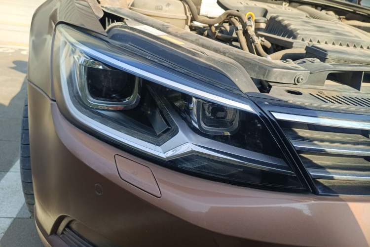 Used Volkswagen Lamando 2015 280TSI Manual Comfort Edition Right Front Headlight