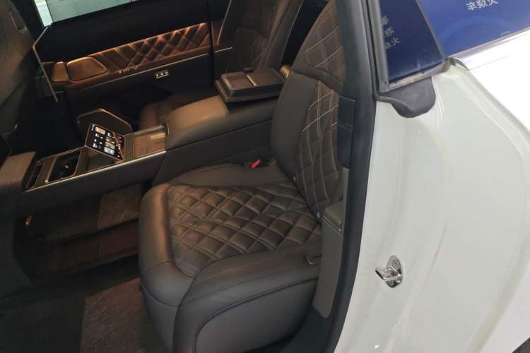 Used Nio ET9 2025 100 kWh Left Rear Seat