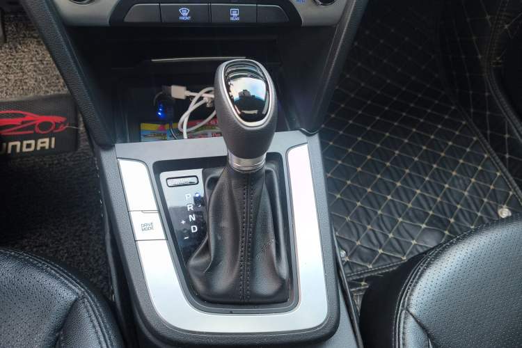 Used Hyundai Elantra (6th Generation / Lingdong) 2016 1.6L Automatic ZhiXuan – Elite Version Gear Lever