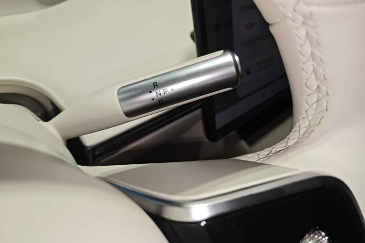 Used Hima Luxeed R7 2024 All-Electric 736 km Ultra Gear Lever