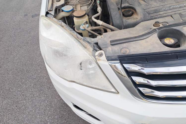 Used Haval H6 2013 Upgraded Model 2.4L Automatic Two-Wheel Drive Elite Version Right Front Headlight