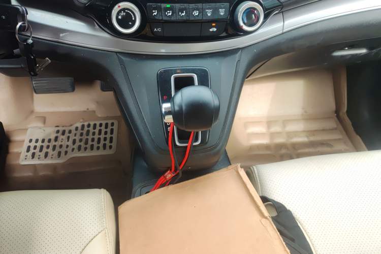 Used Honda CR-V 2015 2.0L two-wheel drive urban version
