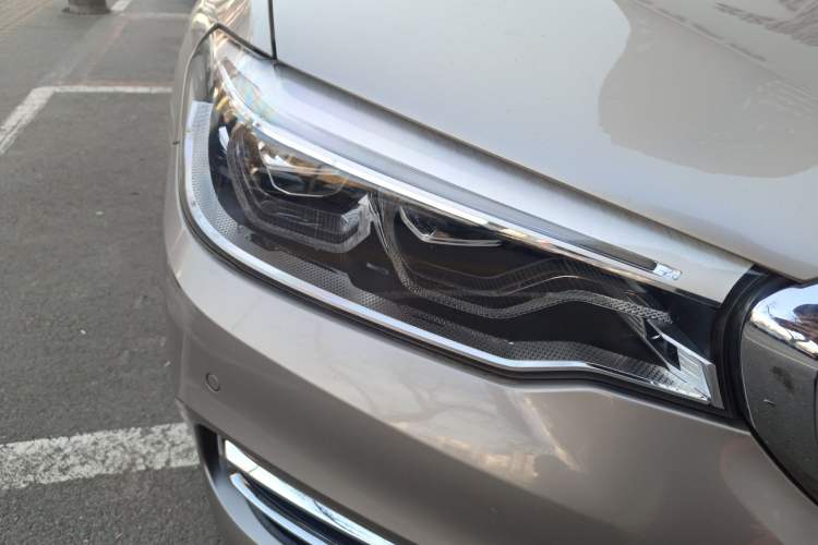 Used BMW 5 Series 2019 Facelifted 530Li Luxury Edition Premium Package Right Front Headlight