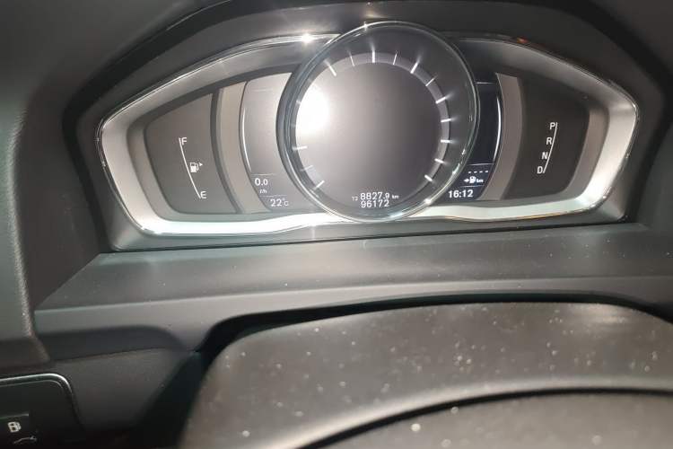 Used Volvo V60 2017 T5 Zhiyi Edition China V Standard Odometer Close Up