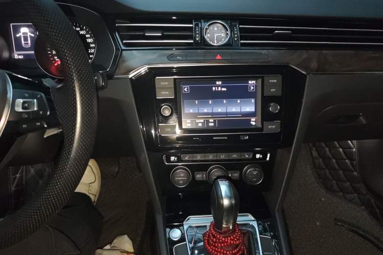 Used Volkswagen Magotan 2018 Facelift 380TSI DSG Luxury Version Audio And AC Panel