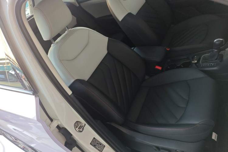 Used Volkswagen Tharu 2023 300TSI Two-Wheel-Drive Moon Luxury Edition
