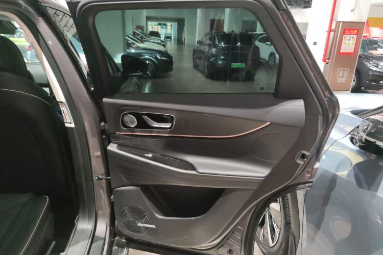 Used Chery Tiggo 9 2023 2.0T Dual-Clutch Two-Wheel Drive Luxury Edition 7 Seats
