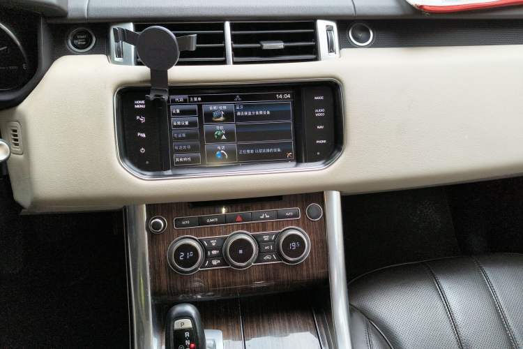 Used Land Rover Range Sport 2014 3.0 SC V6 HSE Audio And AC Panel