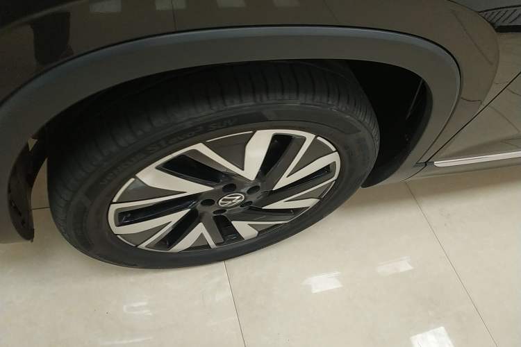 Used Volkswagen Tayron 2025 Zhongxiang Version 330TSI Left Front Wheel Hub