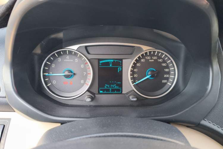 Used FAW Yingzhi 737 2016 1.5L CVT Luxury Navigation Edition Instrument Cluster