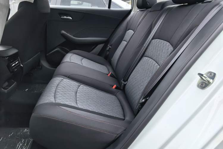 Used Roewe i5 2026 Model 1.5L Manual Comfort Version Left Rear Seat