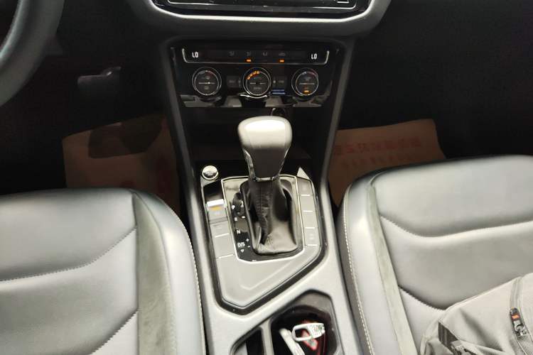 Used Volkswagen Tiguan L 2018 Revised Version 330TSI Automatic Two-Wheel Drive Comfort Edition
