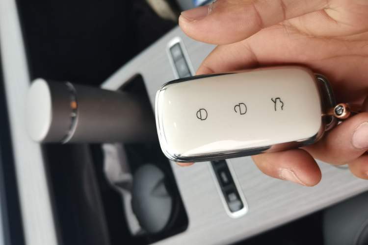 Used Geely Galaxy E8 2024 550 km Range Rear-Wheel-Drive PRO Vehicle Key