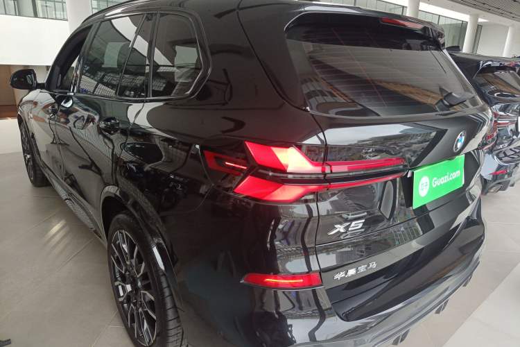 Used BMW X5 2023 xDrive 40Li M Sport Night Edition Package Rear Left 45 Deg