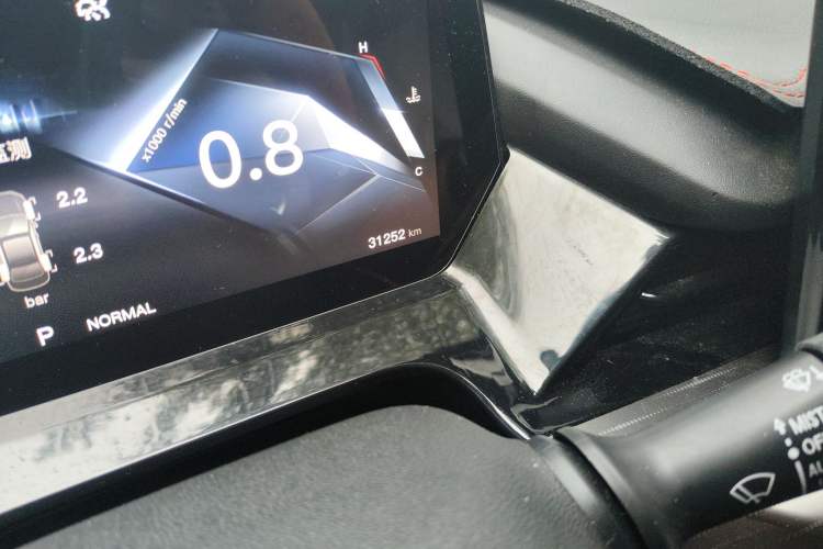 Used CHANGAN OSHAN Z6 2022 Blue Whale 1.5T DCT Smart Edition Odometer Close Up