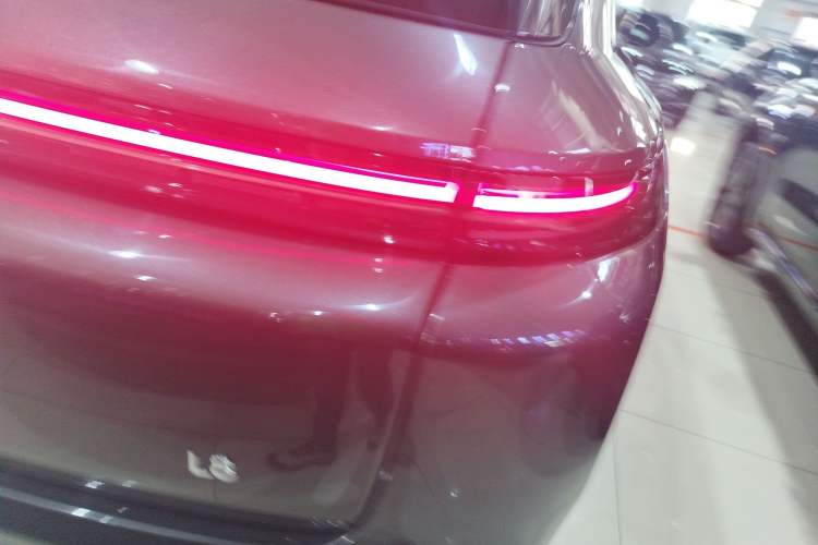 Used Li Auto L8 2023 Pro Model
