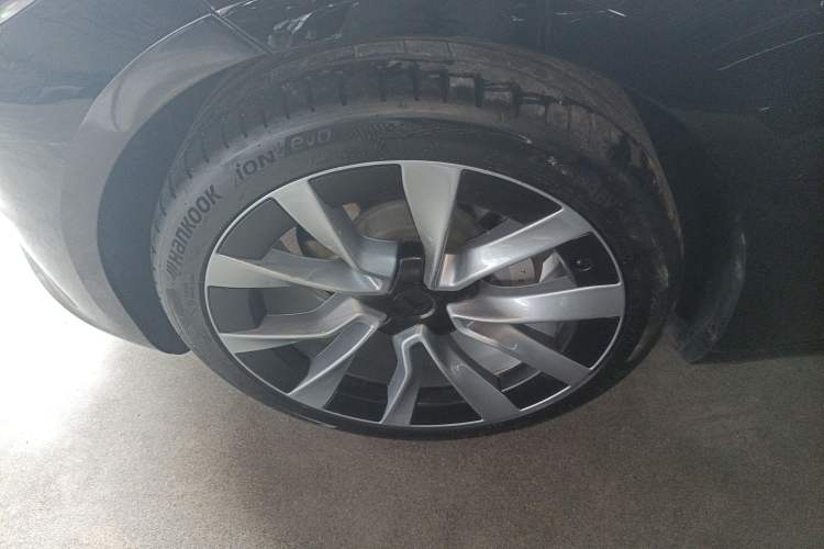 Used Tesla Model 3 2023 Long-Range All-Wheel-Drive Version Left Front Wheel Hub