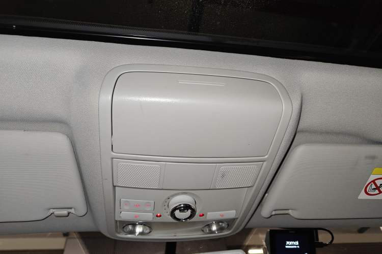 Used Volkswagen Sagitar 2015 230TSI Automatic Luxury Model
