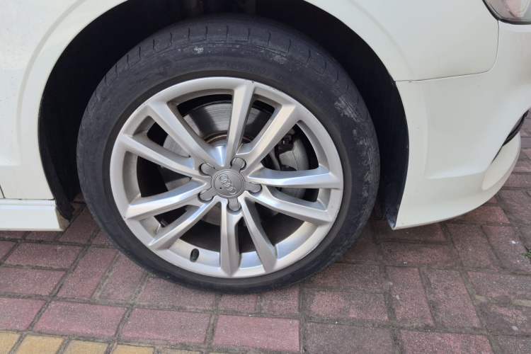 Used Audi A3 2014 Limousine 40 TFSI S line Comfort Model
