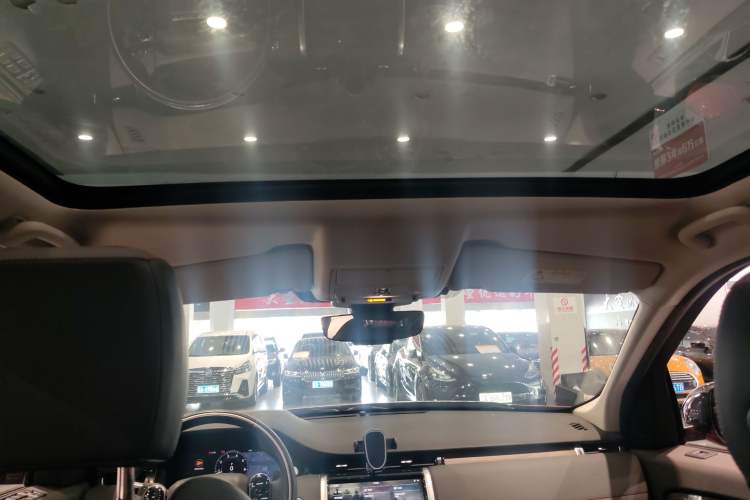 Used Land Rover Discovery Sport 2020 249 PS R-Dynamic Performance Edition Headliner