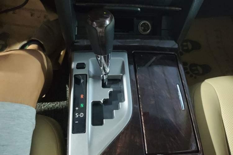 Used Toyota Camry 2015 2.0G Premier Edition Gear Lever