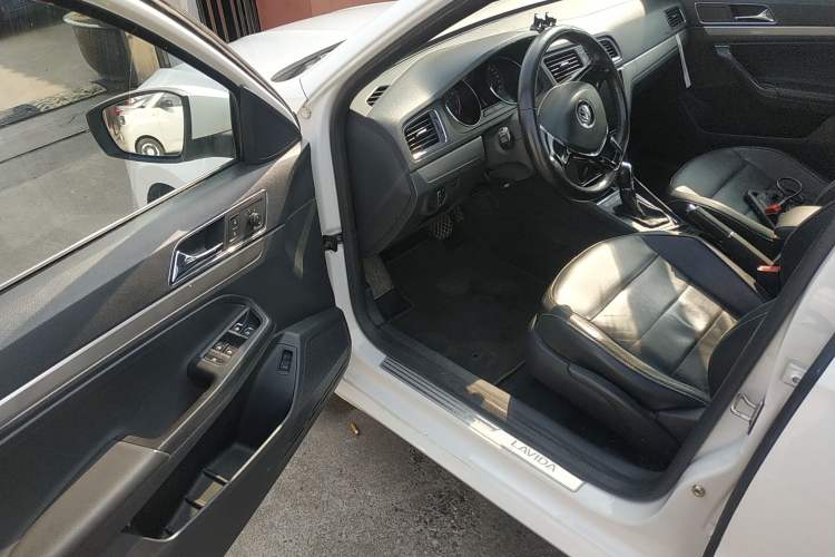 Used Volkswagen Lavida 2015 1.6L Automatic Comfort Edition