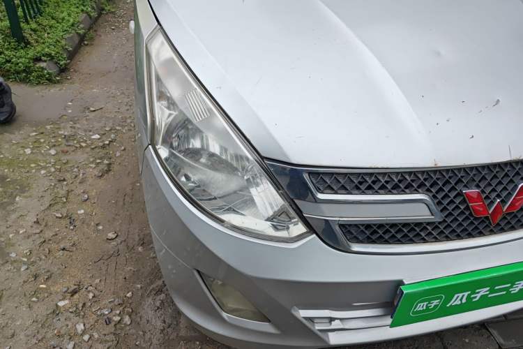 Used Wuling Rongguang V 2016 1.5L Standard Version Right Front Headlight