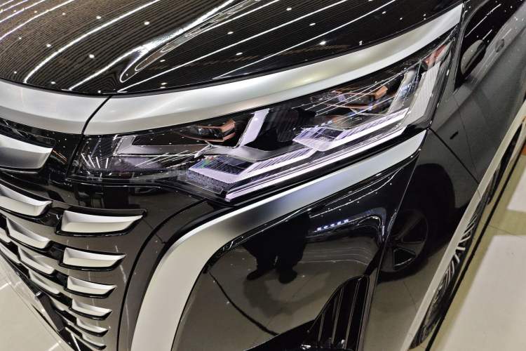 Used Denza D9 2024 DM-i 1050 Luxury Model