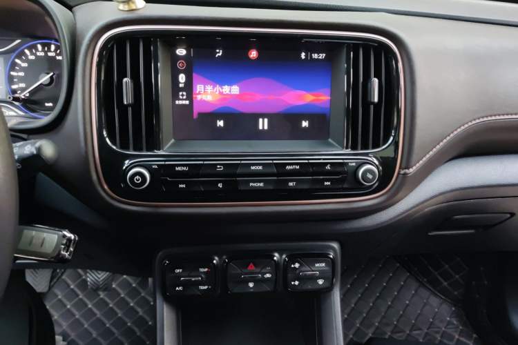 Used GAC Trumpchi GS3 2017 150N Manual Elite Edition Audio And AC Panel