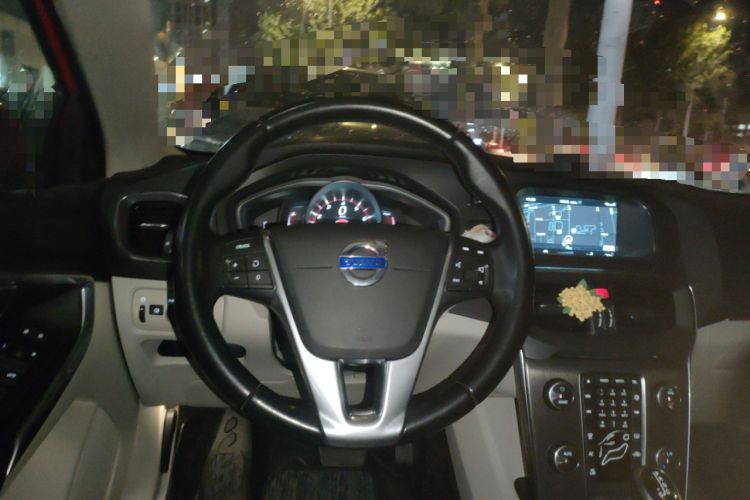 Used Volvo V40 2015 1.6T Zhiyi Edition