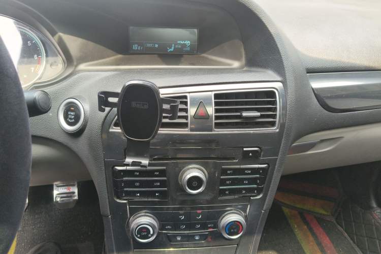 Used Brilliance H530 2011 1.6L Manual Luxury Model Audio And AC Panel