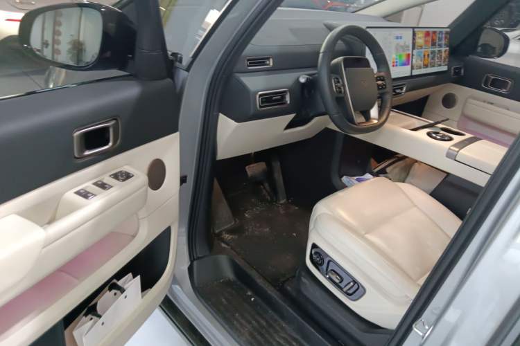 Used Li Auto MEGA 2025 Home Family Special Edition
