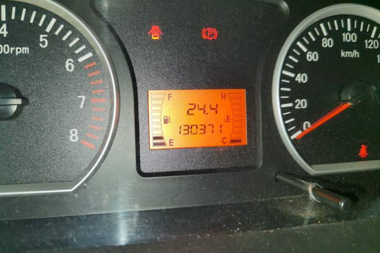 Used FORTHING Lingzhi 2013 M3 1.6L 7-Seater Comfort Model Odometer Close Up