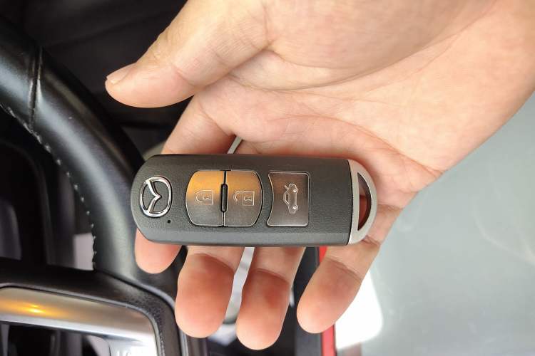 Used Mazda Atenza 2021 2.0L Blue Sky Luxury Edition
